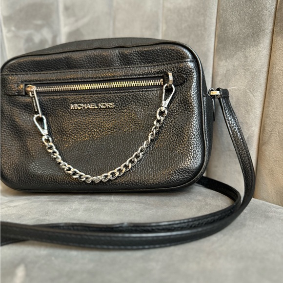 Michael Kors Jet Set Black Pebbled Leather Crossbody Bag with Silver Chain - Picture 5 of 16